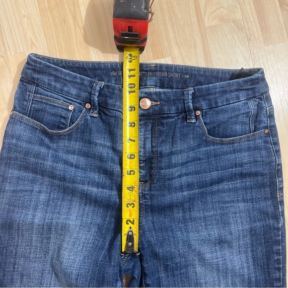 Chicos The So Slimming Girlfriend Short Medium Wash Bermuda Shorts Size 0.5/6 - Picture 5 of 7